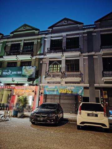 [BELOW VALUE 200K] 3 Storey Shoplot Tmn Limbongan Jaya Kota Syahbandar 1