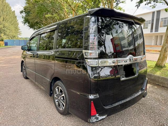 2020 Toyota VOXY 2.0 ZS KIRAMEKI II (A) - 4