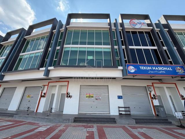 FACING MAINROAD! 3 Storey Shoplot at Skywiz Business Park Ayer Keroh 1