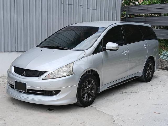 2010 Mitsubishi GRANDIS 2.4 FACELIFT (A) - 1