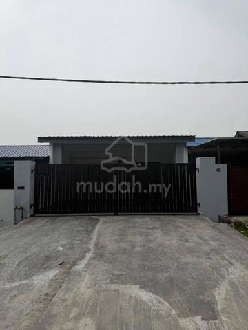 Single Storey Low Cost @ 43 Jalan Ros Merah 5/1, Taman Johor Jaya 1