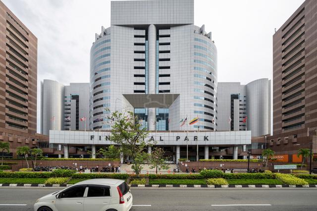 Private office space for you and your team in Regus Financial Park 1