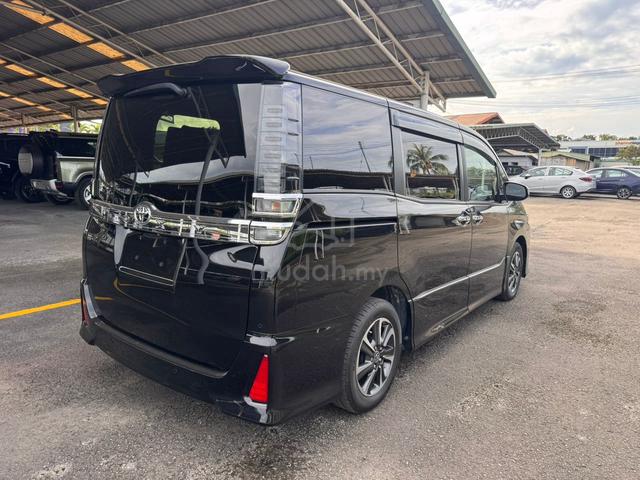 2021 Toyota VOXY 2.0 ZS KIRAMEKI III (A) - 4