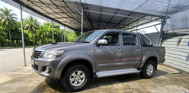 2011 Toyota HILUX 2.5 G (A) - 4