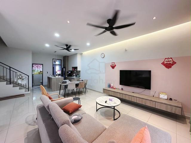 Impian Emas,Iconia Garden 2-sty terrace house renovated good condition 1
