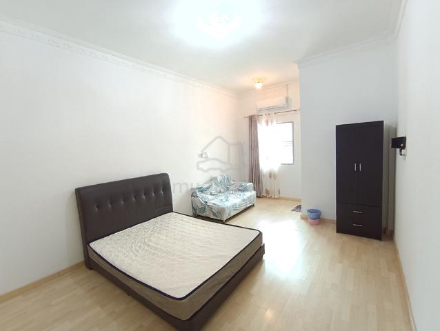 Master bedroom near luak bay for rent . 1