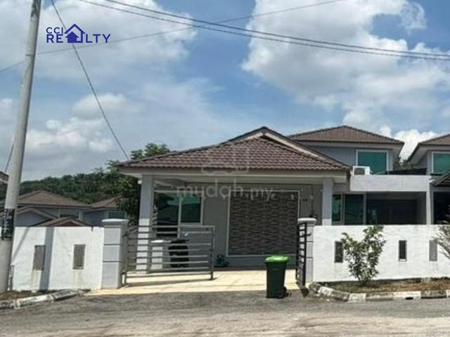 Semi-D SETINGKAT GATED GUARDED LOKASI STRATEGIK BAWAH MARKET VALUE !!! 1