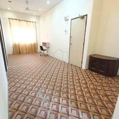 Townhouse Ground Floor Taman Angsa Mas Durian Tunggal 1
