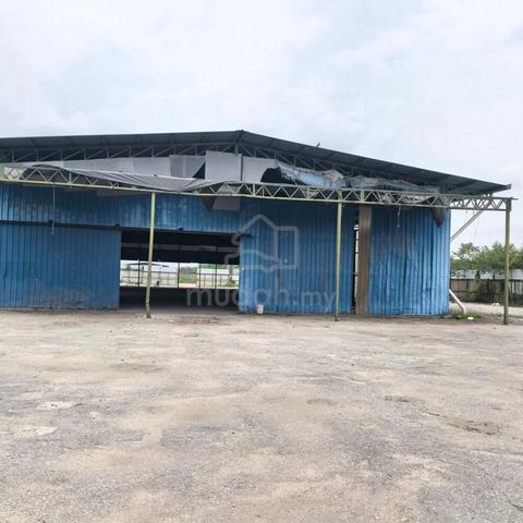 Land with built in warehouse for Rent in Johan Setia 1