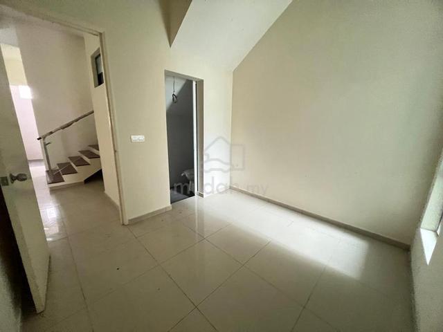 GUARDED BELOW VALUE 2.5 Storey Terrace Ozana Residence Ayer Keroh 3