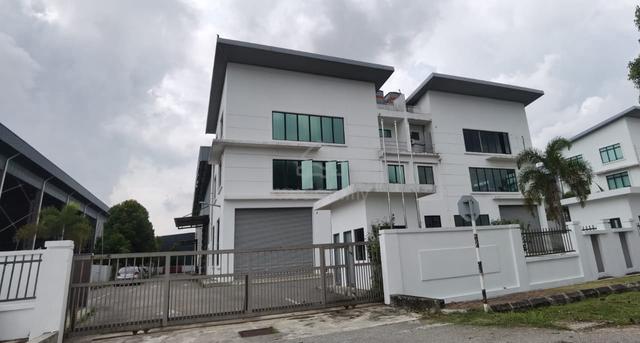 Semi-D Warehouse / Factory with Office Puncak Alam For Rent 1