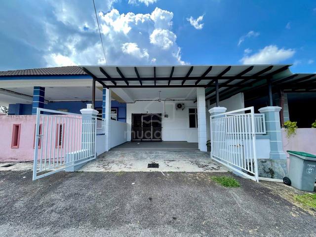 RUMAH CANTIK! Single Storey Taman Kemuning Tangkak, Johor 1