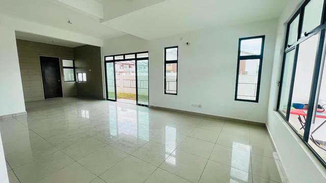 FREEHOLD Double Storey Terrace House @ Mutiara Rini 1