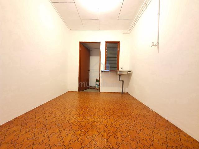 Flat PKNS Seksyen 18 Shah Alam 1