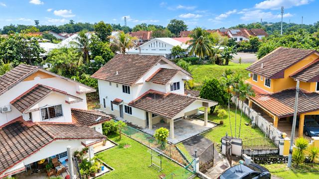 2 Storey Bungalow with extra land, Nilai Impian 1