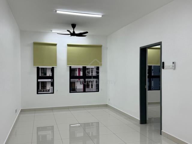 Hot Deal, walking Distance to LRT Station. 1