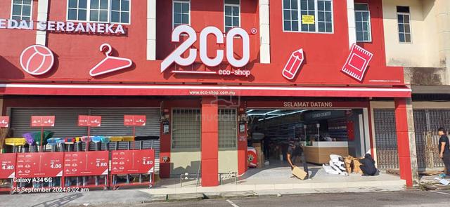 First floor shoplot for rent at LANGKAP 1