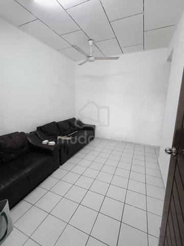 Taman Daya / Jalan Rumbia ( Single Storey House ) For Rent 1