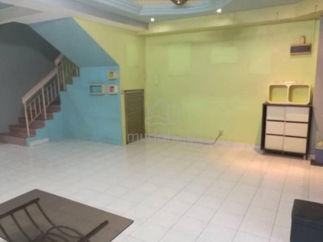 โ Jalan Nuri, Bandar Putra Kulai with rental Income 1