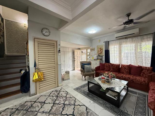 Double Storey For Sale!!Well Kept Unit!! 1