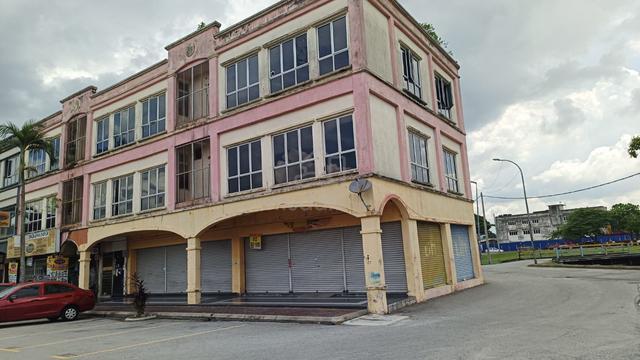3 Storey Corner Shoplot (3600sqsf) Sentral Semenyih for rent 1