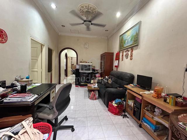 freehold end lot single storey at Tmn Teman , Jasin 1