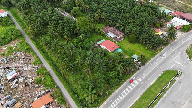 FACING MAIN ROAD | ZONI COMMERCIAL | JALAN LUNAS - PADANG SERAI Sell 1