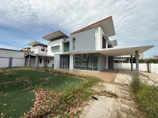 Semi-D with BIG LAND for Sale in Shah Alam 1