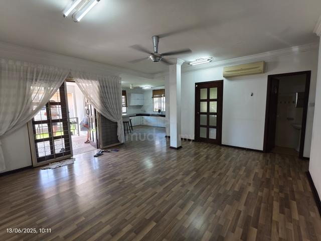 2.1/2 Storey Semi D For sale 1