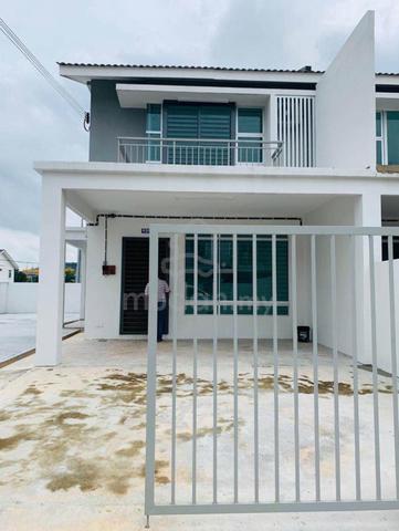 Double Storey Freehold Bumilot Cornerlot Scientex at Senai 1