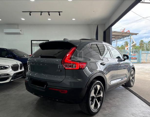 2022 Volvo XC40 2.0 B5 R-Design-Full Service Volvo - 3