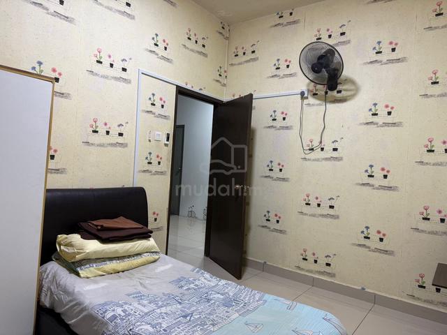 5 mins to CIQ! Downstairs Grocery Mosque Bus-Stand!Medium Room FF Rent 2
