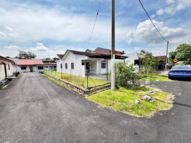 DEKAT SEKOLAH & MASJID Single Storey House Seksyen 1 Bangi END LOT 1