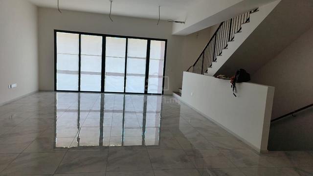 Brand new Jia Hayat Villa unit with basement Bukit Serdang 1