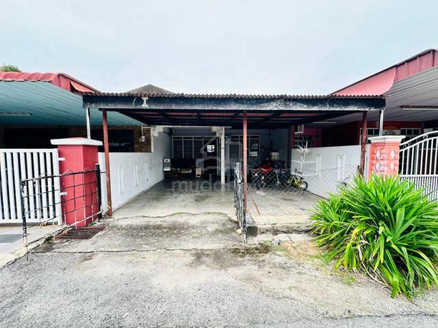 Teres Setingkat Taman Guar Perahu, Kubang Semang 1