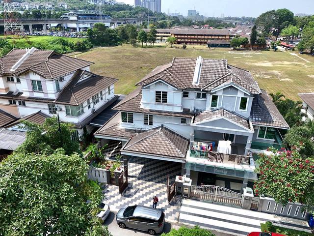 RENOVATED 🔥2.5 Storey SemiD @ Subang Alam, Seksyen 27, Shah Alam 1