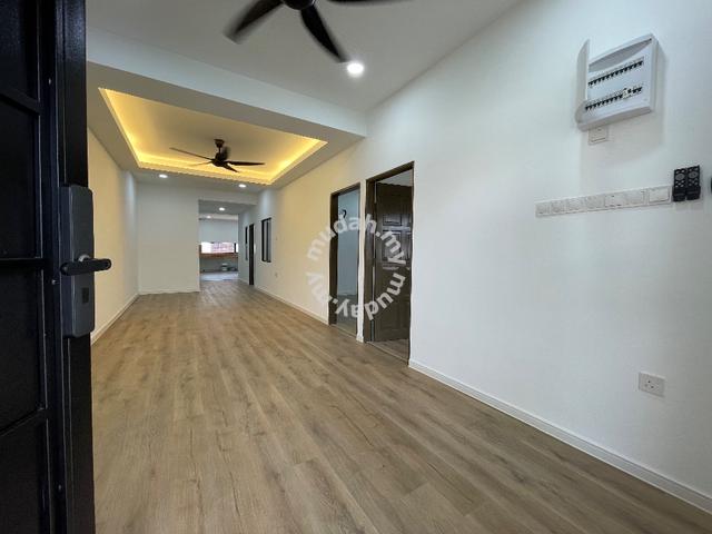 FREEHOLD 1 Storey Datuk Palembang, Bukit Baru Facing Padang 3