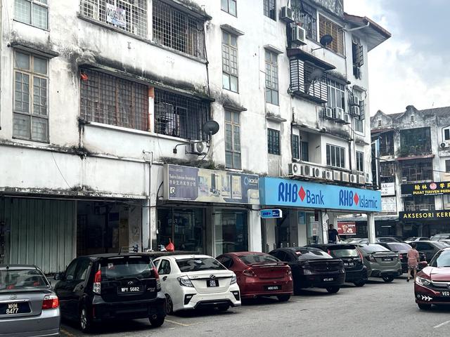 Bandar Baru Ampang,Ground Floor,Same Row With Bank 1
