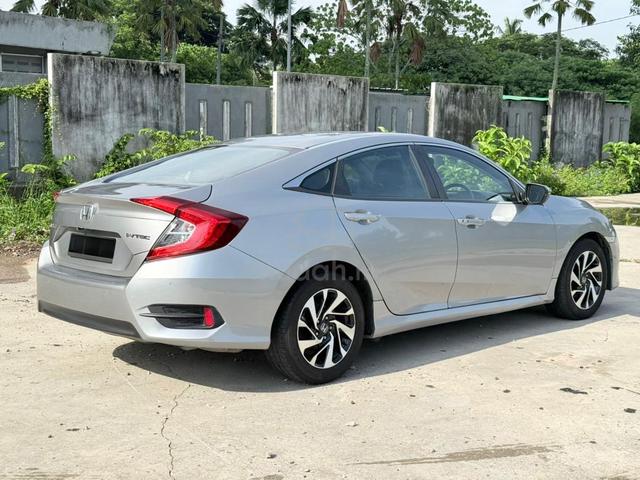 2018 Honda CIVIC 1.8 S i-VTEC (A) - Premium Select - 5