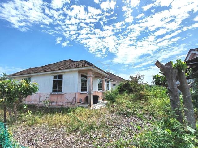 Bungalow House With Big Land @ Alor Setar 1
