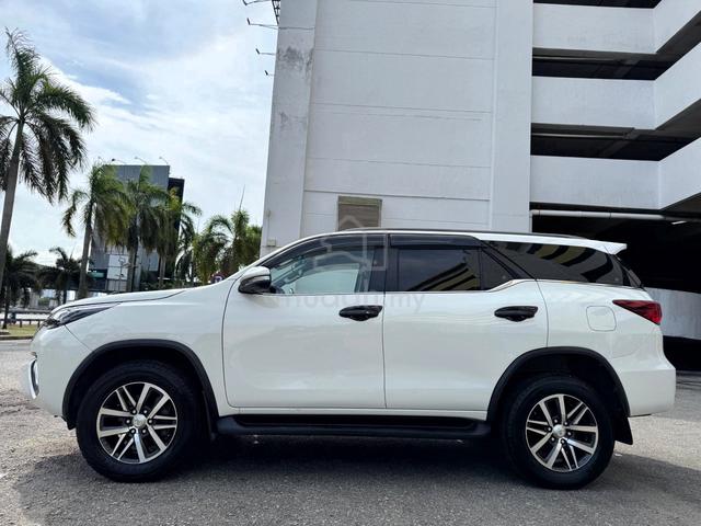 2017 Toyota FORTUNER 2.7 SRZ 4x4 SUV 7ST KLES RCAM - 2