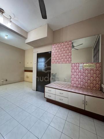 Summer Park Townhouse @ Seri Alam 1