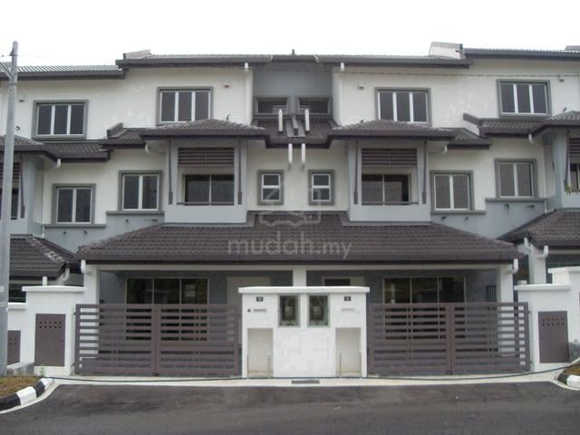 3 Storey Terrace House and facing to playground Bandar Mahkota Cheras 1