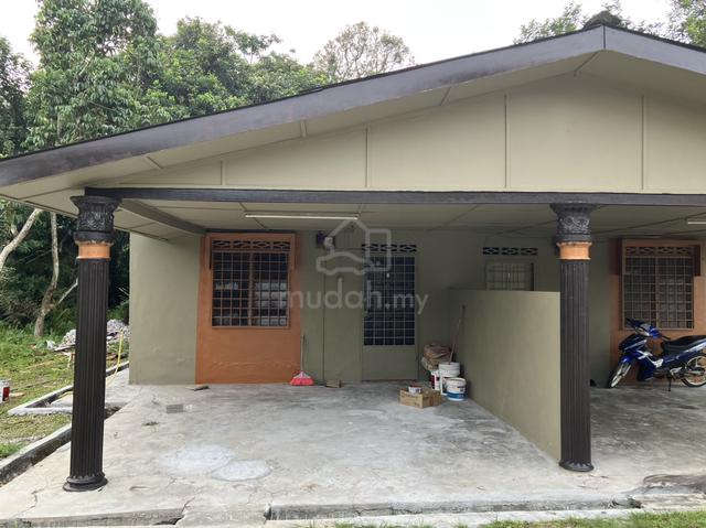 Rumah Berkembar Tepi Jalan Besar Labu Nilai untuk disewa segera 1