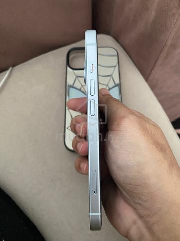 Iphone 15 - blue - photo 2 of 6