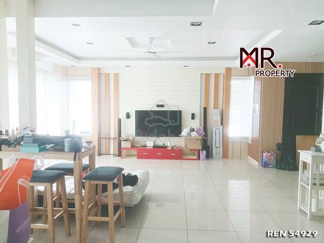 FULLY RENOVATED Double Storey Semi-D Bandar Laguna Merbok FOR SALE 1