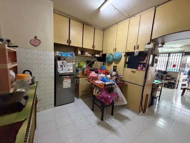 Flat Taman Ungku Tun Aminah 1