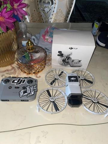 Dji Flip complete box n remote - photo 2 of 3
