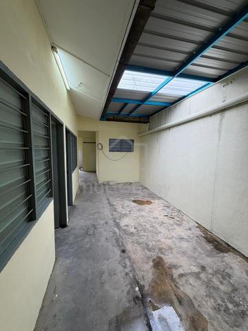 (Cheap Rental) 3rd Floor Shop lot for stay Batu 11 Tun Hussein Onn Sri 1