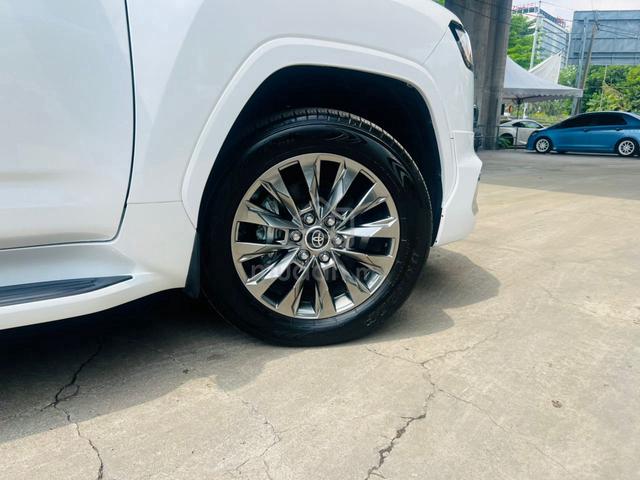 2023 Toyota LANDCRUISER 3.5 ZX Petrol Full Spec 5A - 5